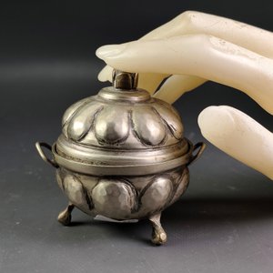 Azucarero de Plata Colonial Repujado con Asas y Tapa - imagen 3