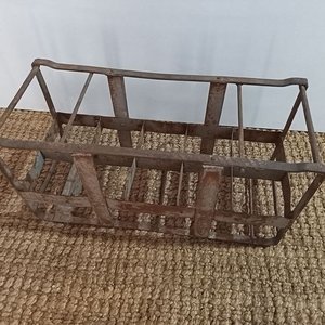 Antiguo Casillero Metálico para Botellas - imagen 2