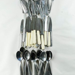 Lote de Cubiertos: Cucharas Soperas, Tenedores y Cuchillos - imagen 2