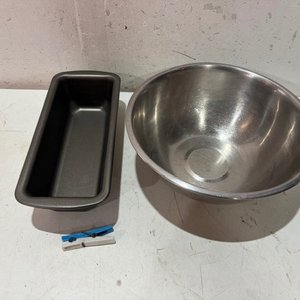 Lote siguiente: Bol Grande de Acero Inoxidable y Budinera Antiadherente