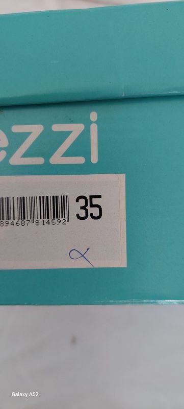 Calzado de plata en caja azul - imagen 5
