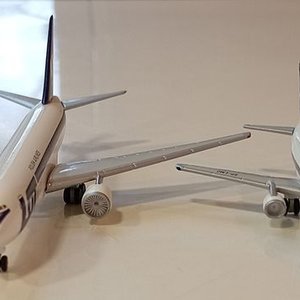 Lote de 2 Aviones a Escala LOT Polish Airlines: Boeing 737 y 767-300 (Herpa) - imagen 5