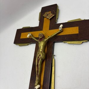 Crucifijo de Bronce y Madera con Detalles Dorados - imagen 5