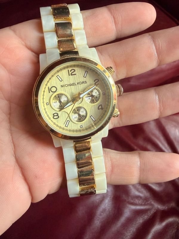 Lote siguiente: Reloj Michael Kors sin uso
