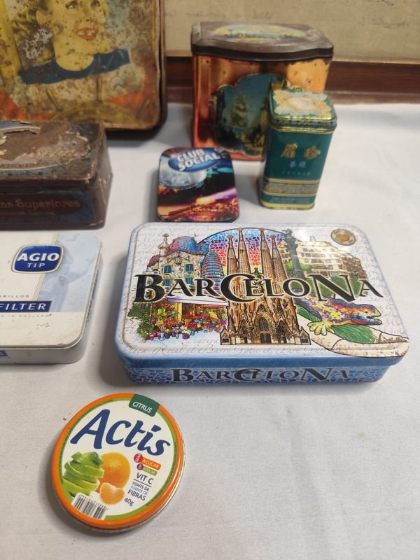 Colección de latas antiguas de metal y plástico - imagen 1