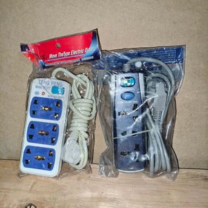 Lote siguiente: Dos Alargues con Zapatillas y Adaptadores Variados, Nuevos