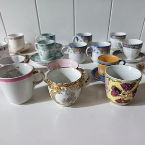 Juego de Tazas y Platillos de Café de Porcelana - Varias Procedencias - imagen 3