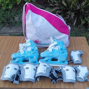 Lote siguiente: Patines de Hielo Ajustables Talle 27-30 con Accesorios y Bolso