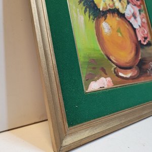 Pintura de Flores en Jarrón, Marco de Madera y Paspartú Verde - imagen 3