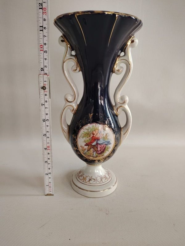Lote anterior: Jarrón de porcelana fina estilo clásico