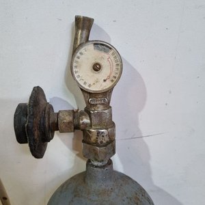 Balón de Gas Tipo Oxígeno con Regulador HYF-P6 y Manómetro - Coleccionismo Industrial - imagen 2
