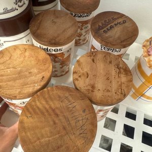 Set de 6 Frascos de Cerámica con Tapa de Madera para Cocina - imagen 2