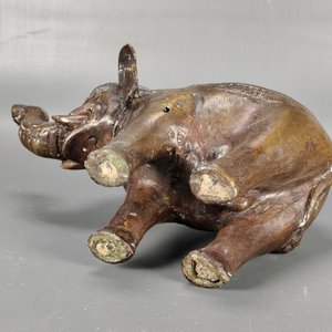 Elefante de Bronce Decorado con Detalles de Desgaste - imagen 9