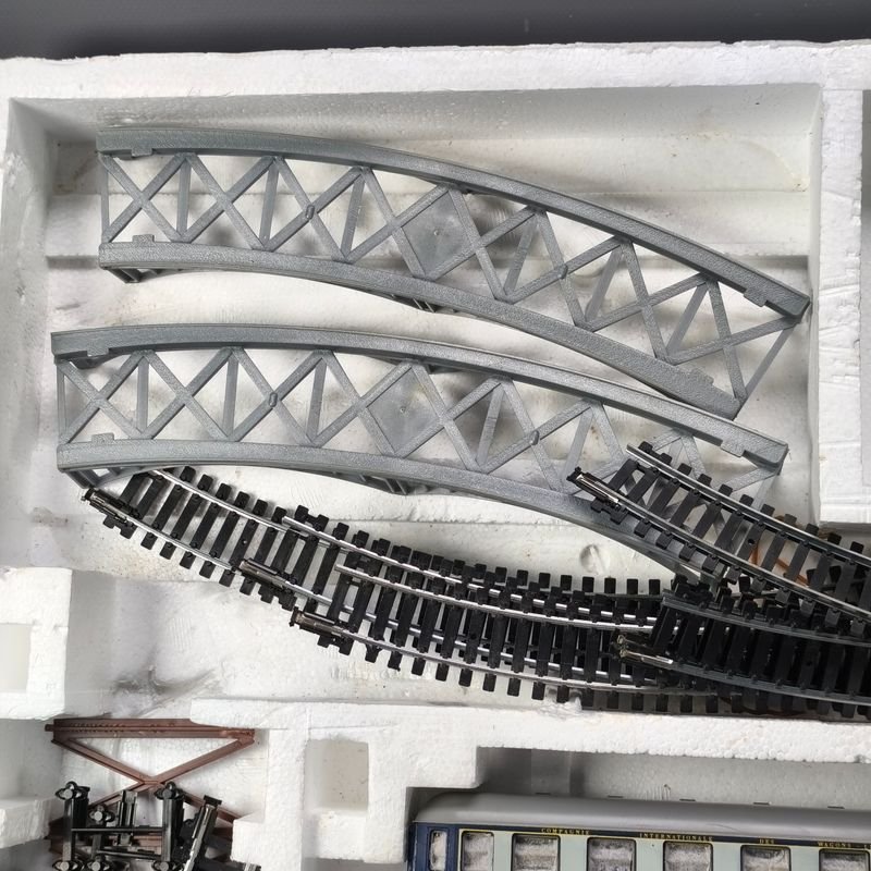 Colección de trenes modelo en HO escala con detalles y características - imagen 5