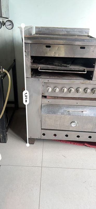 Excepcional cocina industrial con hornallas, horno plancha y gratinador en excelente estado - imagen 6