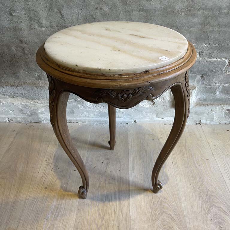 Lote siguiente: Mesa de estilo Luis XVI con tapa de mármol redonda - Medidas: 24x56cm