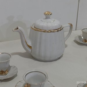 Juego de Café Blanco con Detalles Dorados y Tetera Decorativa Bola de Nieve - imagen 4