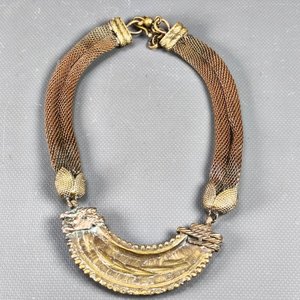 Dos Collares Artesanales: Étnico con Cuentas de Vidrio y Metal, y Diseño en Relieve - imagen 11