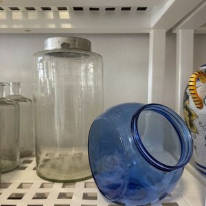 Lote anterior: Frasco de Vidrio Azul y Frasco Grande con Tapa Metálica