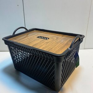 Caja Organizadora Plástica Mediana Negra con Tapa Estilo Madera y Asas - imagen 3