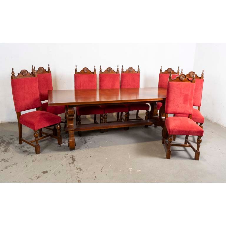 Mesa de Comedor Española con Ocho Sillas Tapizadas en Pana Roja