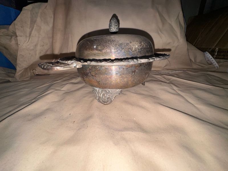 Antigua Fuente de Servicio Ovalada en Metal Plateado Estilo Rococó