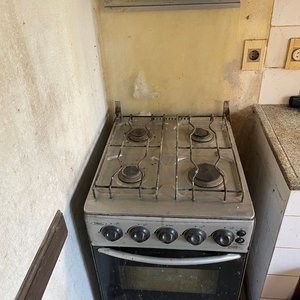 Lote siguiente: COCINA A GAS 4 HORNALLAS