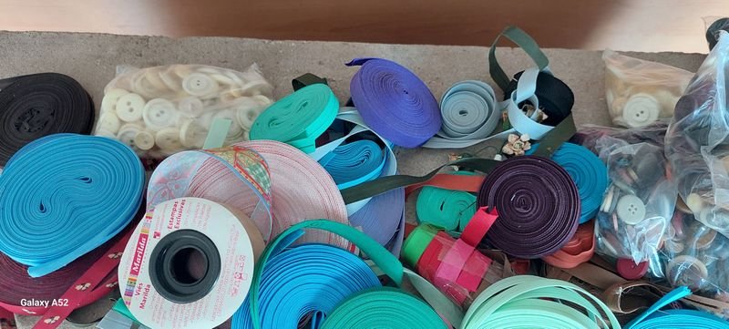 Lote de cintas y botones variados - imagen 6