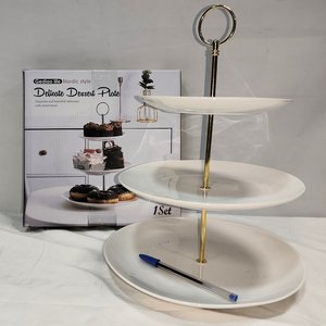 Bandeja Exhibidora de Postres de Loza Blanca con Soporte Dorado, 3 Niveles, Nueva en Caja - imagen 3
