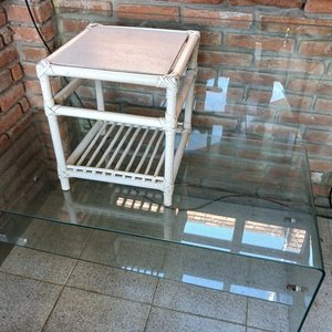 Lote siguiente: Mesa Ratona de Cristal y Mesa Auxiliar Blanca