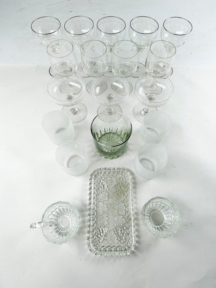 Colección de copas y vasos de vidrio - imagen 2