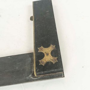 Escuadra de Carpintero Antigua Madera Metal Bronce 25x46.5 cm - imagen 2