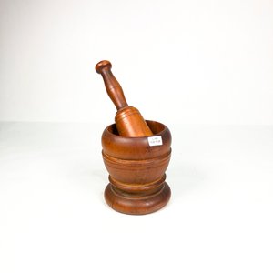 Mortero de Madera con Mazo y Pequeña Fisura - imagen 3