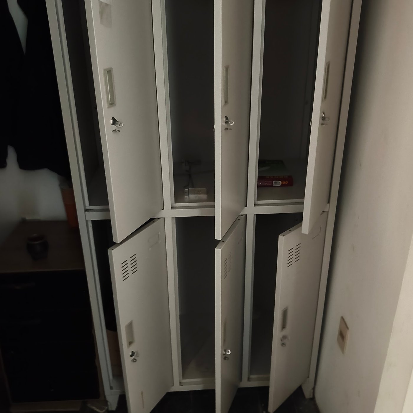 Armario Metálico Tipo Locker con Puertas Ventiladas