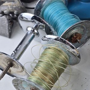 Lote de Accesorios y Herramientas para Pesca: Plomadas, Hilos y Más - imagen 4