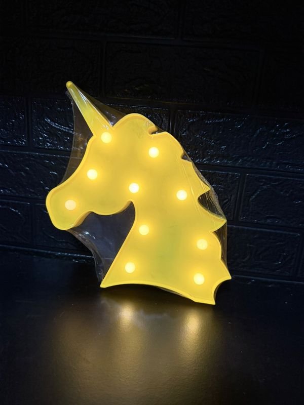 Luz Decorativa Unicornio Amarillo 20x20 cm