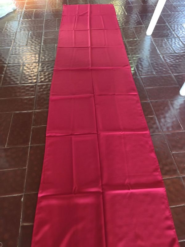 Lote de 2 Senderos, 1 Cubremantel y 1 Cubresilla Rojos