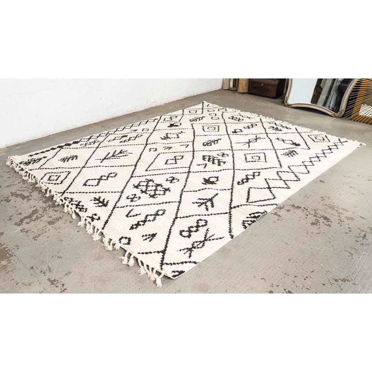 Alfombra shaggy con dibujos geométricos y borlas