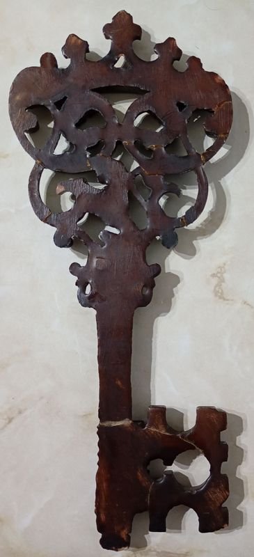 Adorno de pared en madera con León monárquico tallado - imagen 4