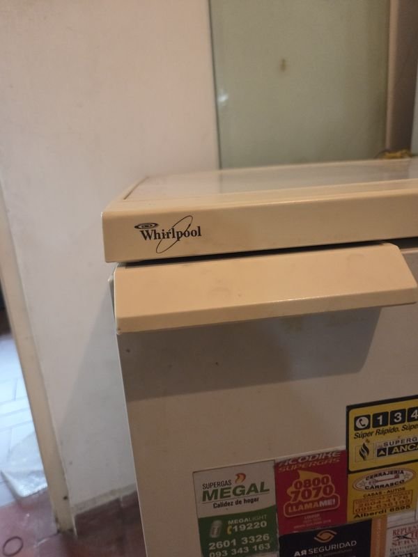 Congelador Wirlpool en funcionamiento. 65x65x85 - imagen 2