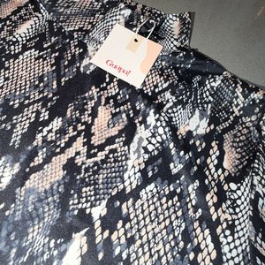 Polera Guapa Talle M Estampado Animal Print Nueva Con Etiqueta - imagen 2