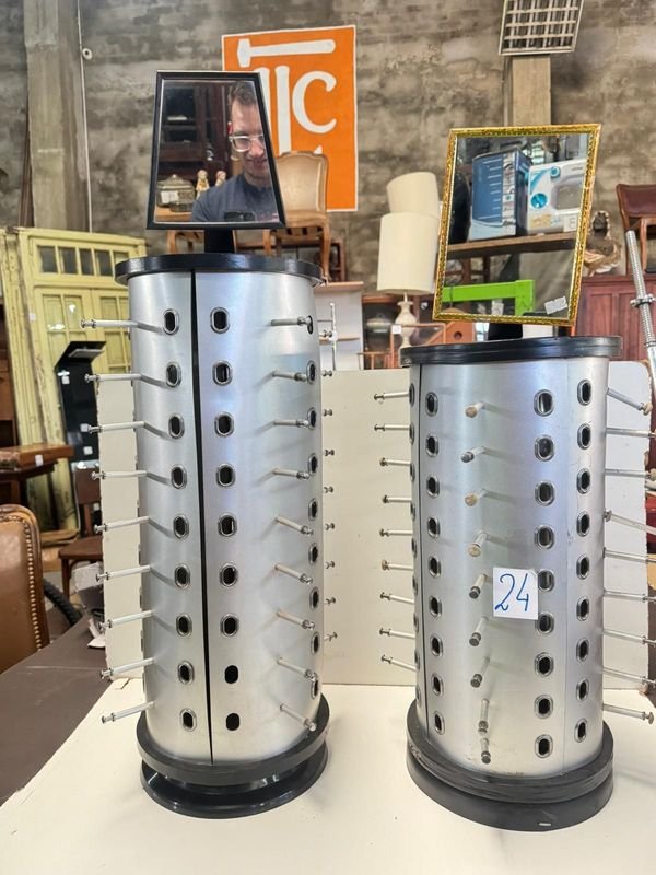 Exhibidores de lentes y reloj para venta - imagen 1