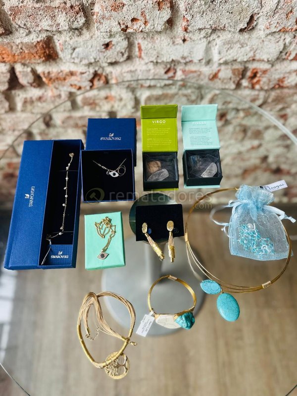 Lote de Joyería Swarovski y Otros Accesorios
