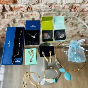 Lote siguiente: Lote de Joyería Swarovski y Otros Accesorios