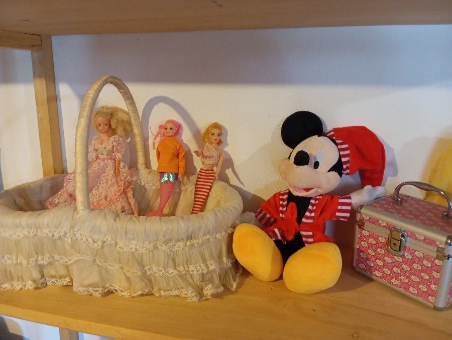 Canasta con peluche de Mickey y juguetes - imagen 3