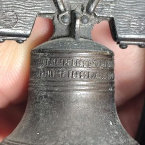 Réplica Campana de la Libertad "1776-1976" Antigua Metálica - imagen 3