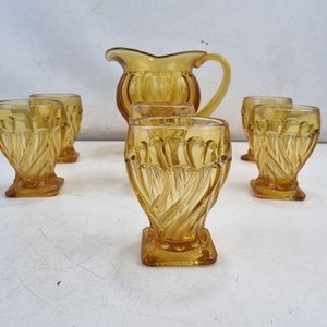 Juego de Jarra y 6 Vasos Vintage con Diseño en Relieve Ambarino - imagen 4
