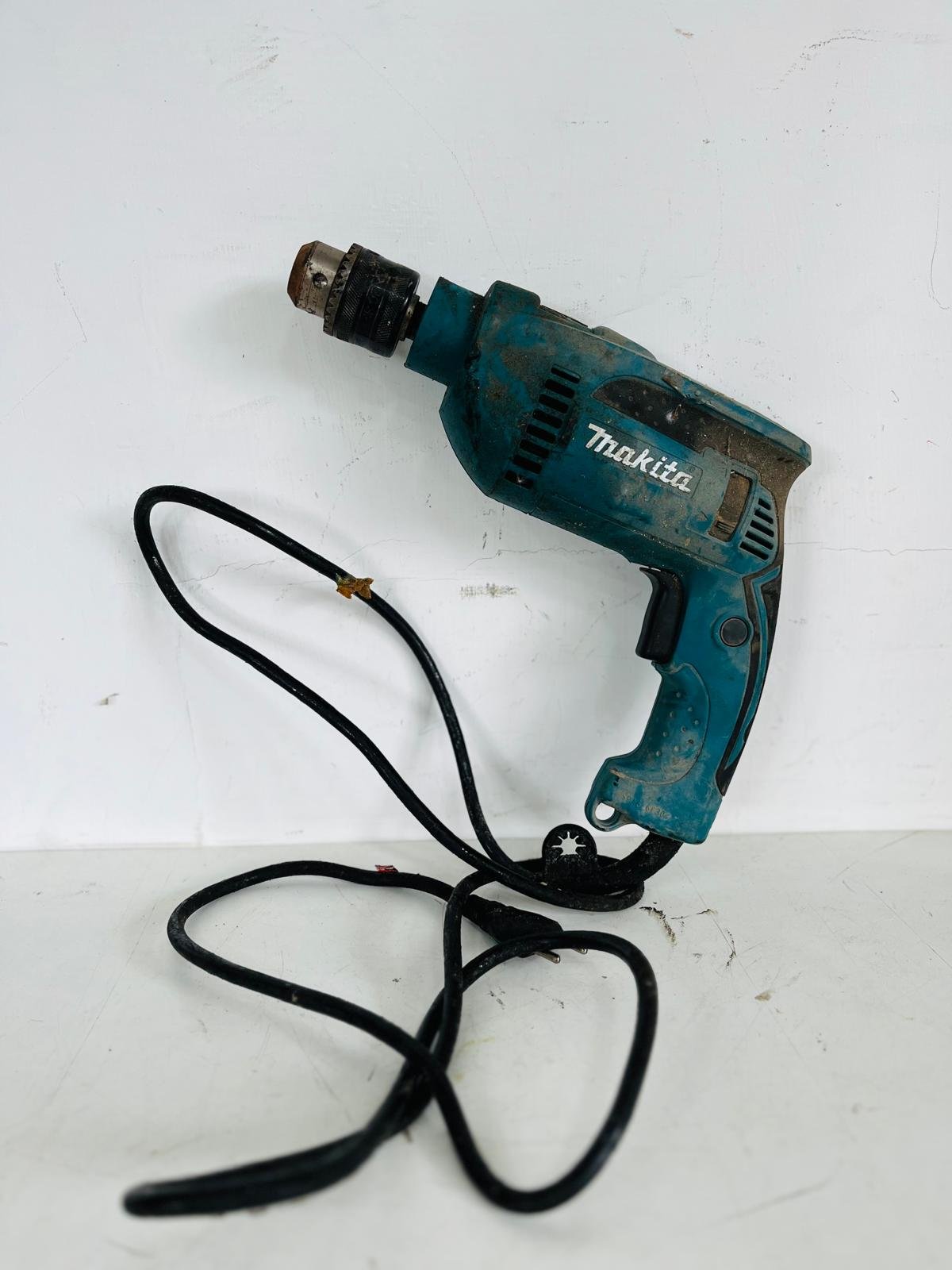Taladro Makita HP1640 Usado
