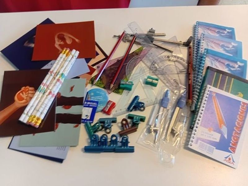 Colección de Suministros Escolares y Oficinales - imagen 2