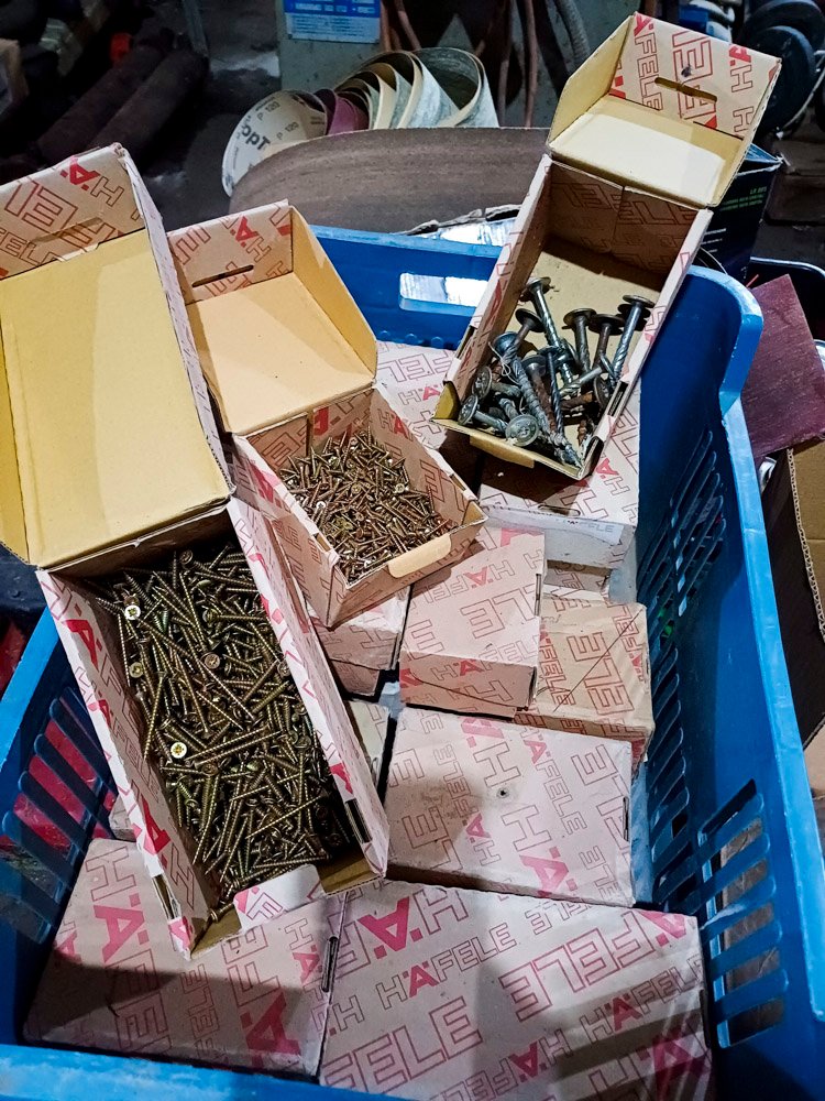30 Cajas de Tornillos para Madera HAFELE